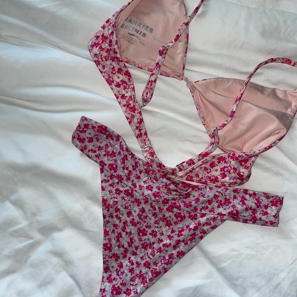 Frankies bikinis size medium - Picture 2 of 2